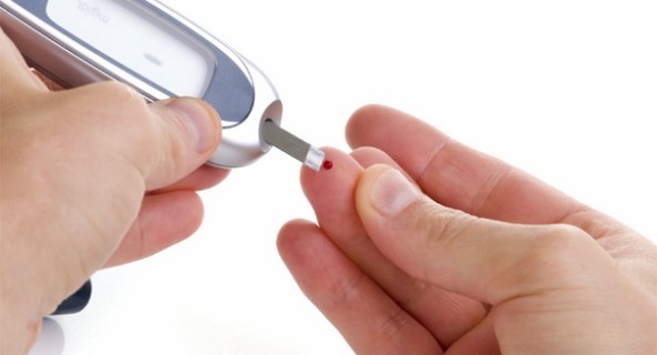 Измерване нивото на кръвната захар с глюкомер
