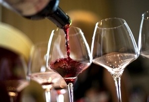Откритие: Червеното вино защитава зъбите от кариес