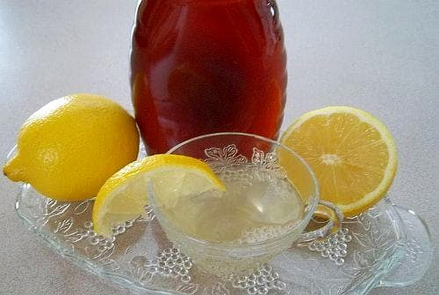 Кристал Дейвис приемала мед, лимон и преварена вода всяка