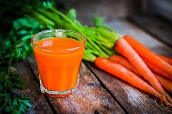 Сокът от моркови е задължителен за здравето на очите