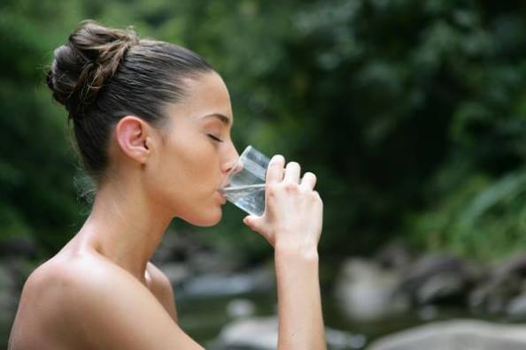 Пиенето на вода ви предпазва от целулит