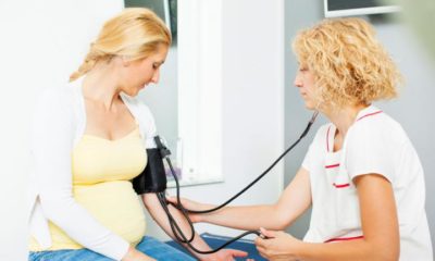 Високото кръвно налягане по време на бременност изисква специални грижи.