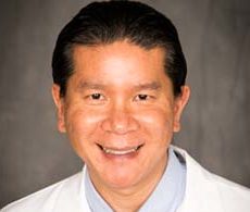 д-р Джон Сайто, експерт по медицина на съня и пулмолог в Детската болница на Ориндж Каунти в Калифорния