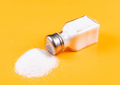 ограничаването на солта е полезно за кръвно налягане