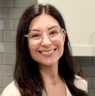Натали Карол - регистриран диетолог в Ню Йорк, работещ с Top Nutrition Coaching добавки за женско здраве