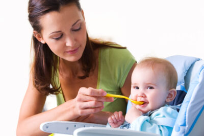  грешки при учене на на бебето да яде твърди храни