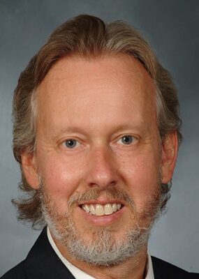 Уилям Рейзахер, алерголог в Weill Cornell Medicine и New York-Presbyterian Hospital.